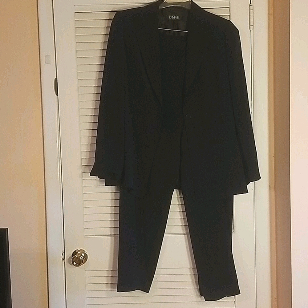 Kasper 2 piece business pantsuit